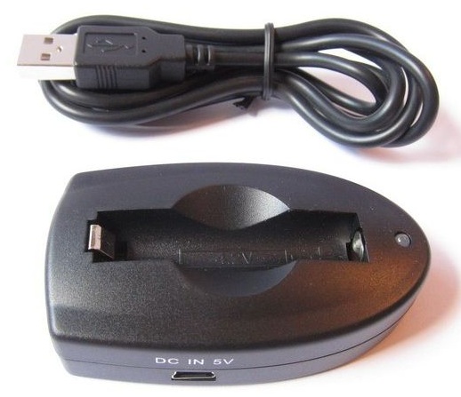 10440 Batterioplader med USB-kabel