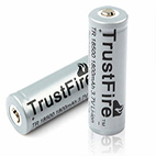 TrustFire TR 18500 batteri 1800mAh med PCB og knap top